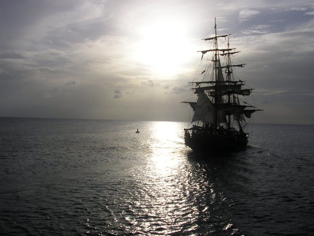 http://4.bp.blogspot.com/-wk5GAvO7dio/T4fIQ8-gyDI/AAAAAAAAAk0/TkYMH33NdDo/s1600/pirate_ship_Wallpaper_b865a.jpg