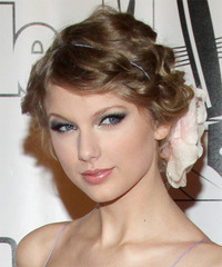 The Teach Zone Taylor Swift Gets Bangs In A New Haircut