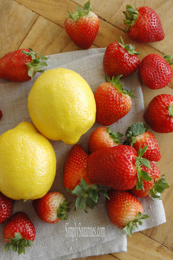 Simply Suzanne's AT HOME fresh strawberry lemonade