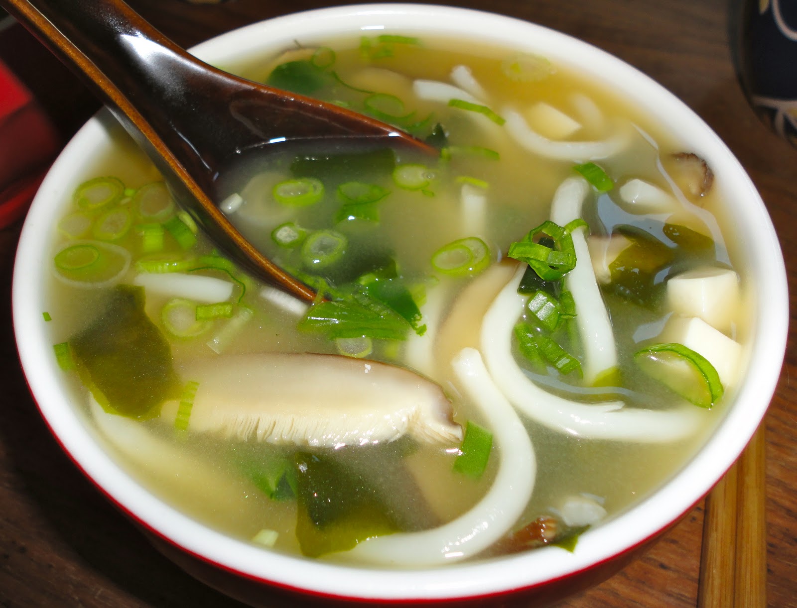 QUATRE GATS VEGAN KITCHEN Miso Soup With Shiitake, Tofu And Udon Noodles