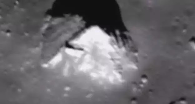 ΠΥΡΑΜΙΔΑ στην ΣΚΟΤΕΙΝΗ ΠΛΕΥΡΑ της ΣΕΛΗΝΗΣ (video) ΠΥΡΑΜΙΔΑ στην ΣΚΟΤΕΙΝΗ ΠΛΕΥΡΑ της ΣΕΛΗΝΗΣ (video)
