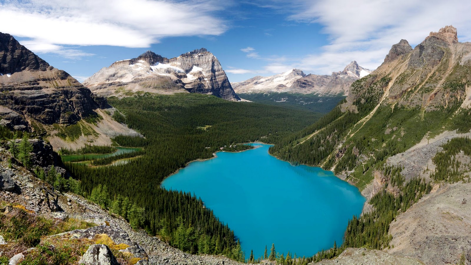 http://4.bp.blogspot.com/-wmQS0jE6neM/TvjLFj-E_0I/AAAAAAAAALU/zY1vGdI7fzM/s1600/Stunning_Mountain_Lakes_Landscape_from_Canada_HD_Wallpaper-Vvallpaper.Net.jpg