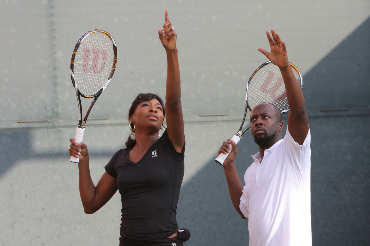 http://4.bp.blogspot.com/-wmUBOgeSG1c/UFlXY3XSAtI/AAAAAAAAAaM/eljP1RdAui0/s1600/Venus+Williams+and+Wyclef+Jean++.jpeg