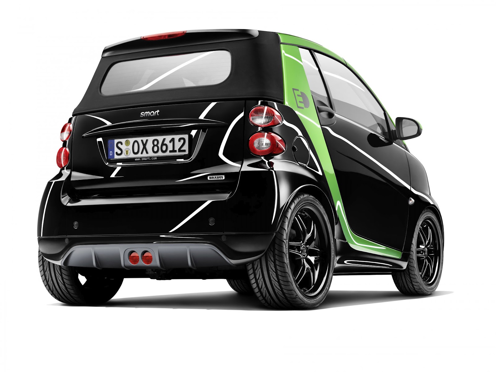 http://4.bp.blogspot.com/-wn70pRhXhCI/T-ALzUZ4-AI/AAAAAAAADSI/OtK7URBa_Xw/s1600/Smart+Fortwo+Electric+Drive+hd+Wallpapers+2012_1.jpg