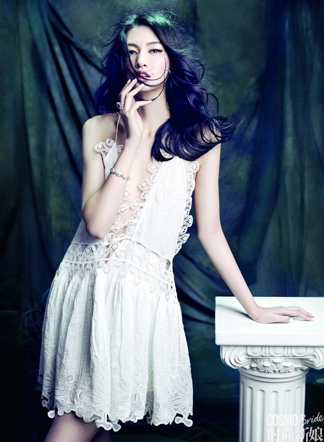 Cosmo Bride China March 2015, 王倩倩 Chloé 2015 SS Little White Lace Dress With Deep V-Neckline Editorials