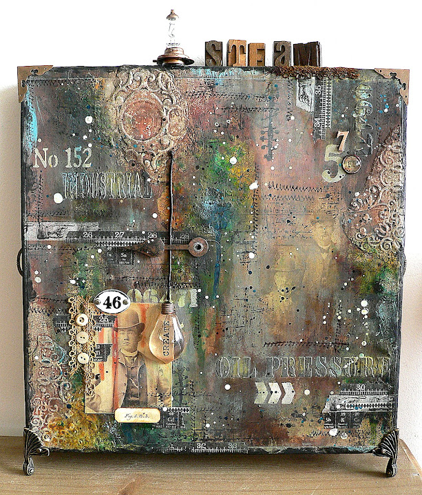 Von Pappe II Grungy Pizza Box Canvas another DecoArt Mixed Media