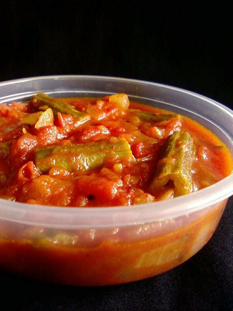 Munakkaya Tomato Koora Drumsticks and Tomato Curry Blend with Spices