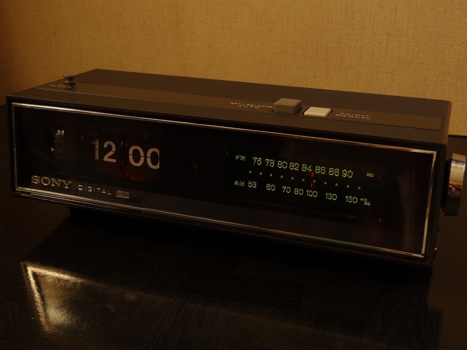 狂乱Nonaha日記: 世界初デジタルクロックラジオ SONY 8FC-59 パタパタ時計
