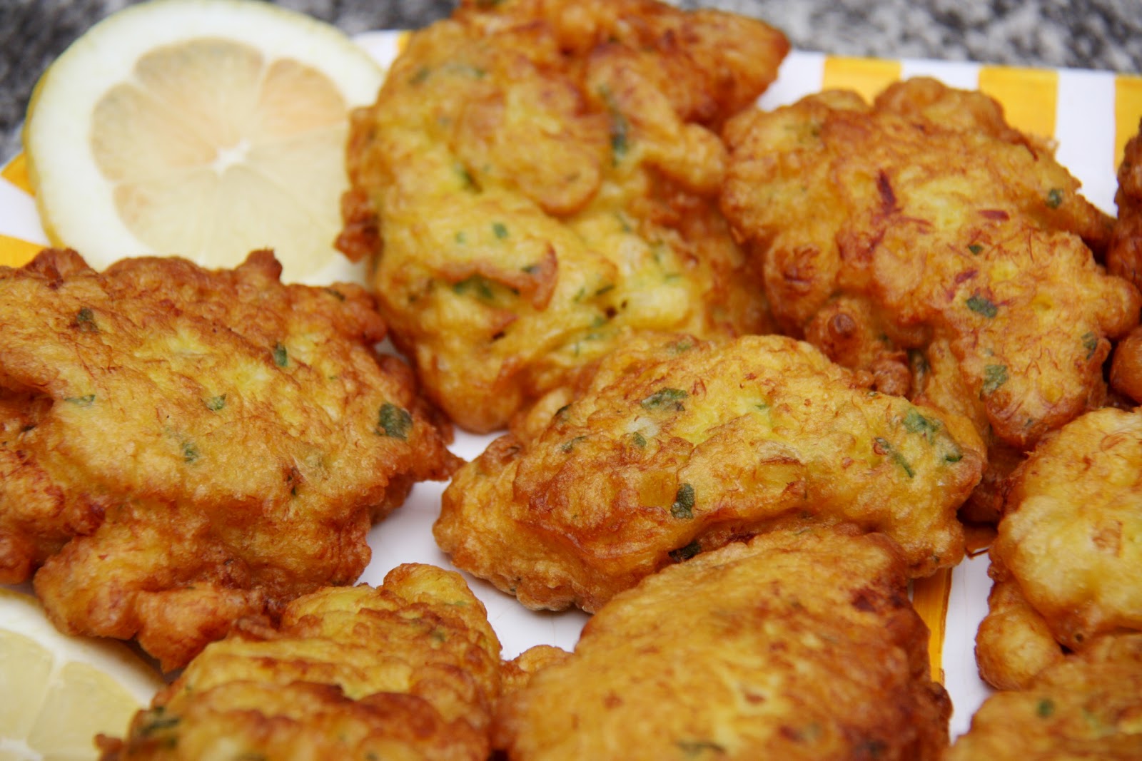 Tentações sobre a Mesa Pataniscas de Bacalhau