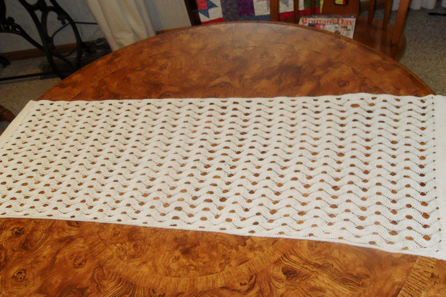Roz's Loft Short Row Table Runner
