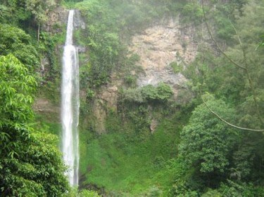 Air Terjun Curug Cimahi Yang Menawan