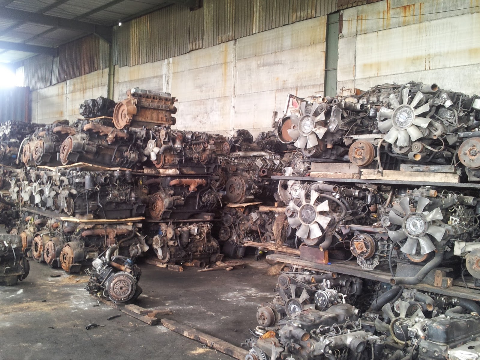 Mobil Truk Molen Fuso Engine Copotan dan Sparepart Ex Singapura