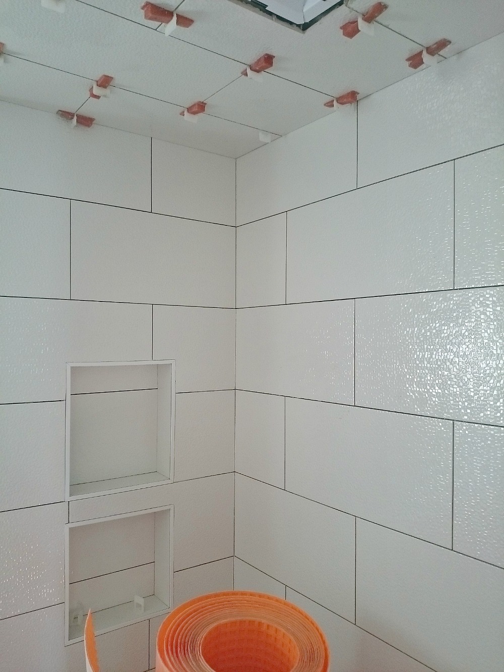 How to tile a ceiling How to tile a ceiling