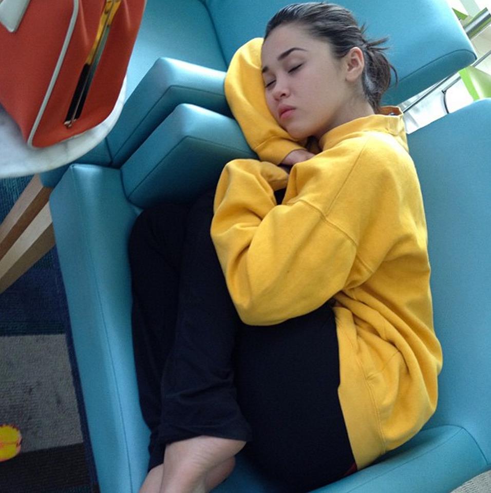 Gambar comel Emma Maembong tidur