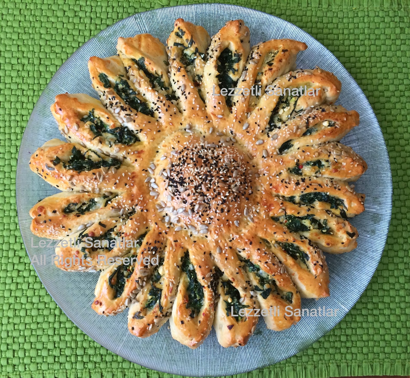 Lezzetli Sanatlar MAYALI ÇİÇEK BÖREK