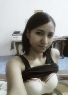 Foto Cewek Berjilbab Bugil Pamer Memek