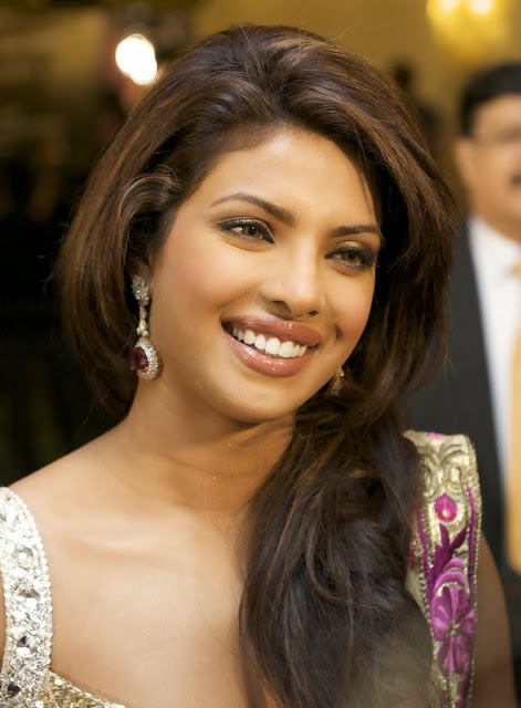 Priyanka Chopra Cute Smile Priyanka Chopra HD Wallpapers Collection