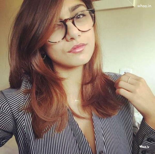 mia khalifa face wallpaper