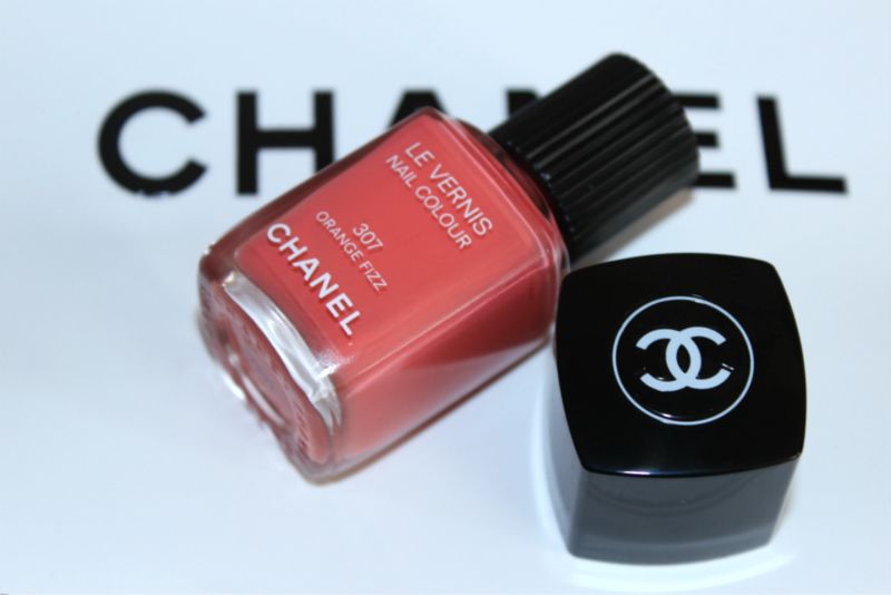 Chanel Collection Automnales La Base Coat, Le Top Coat and new Le Vernis in  Châtaigne, Écorce Sanguine and Vert Obscur - The Beauty Look Book