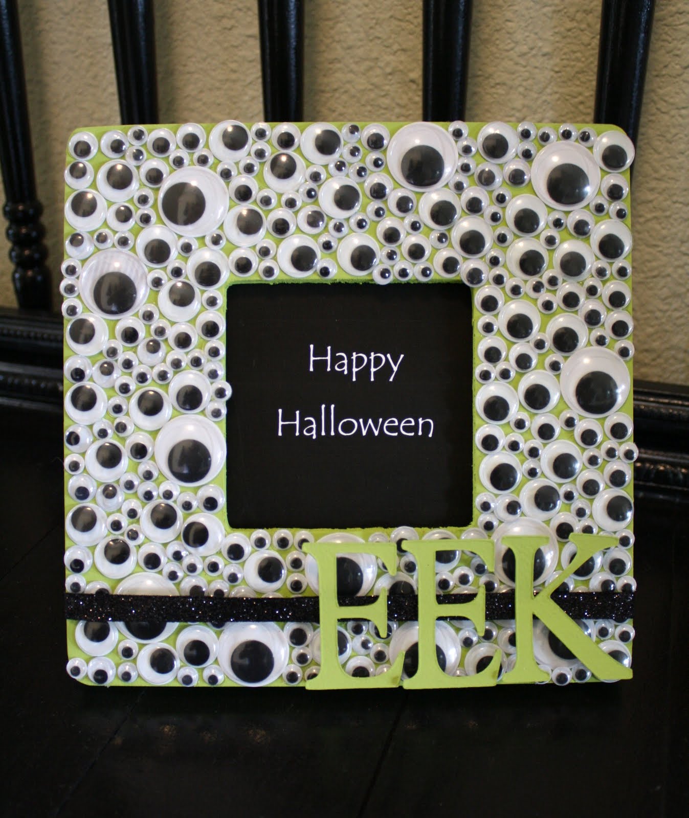 (th)ink {crafts} Googly Eye {Halloween} Frame