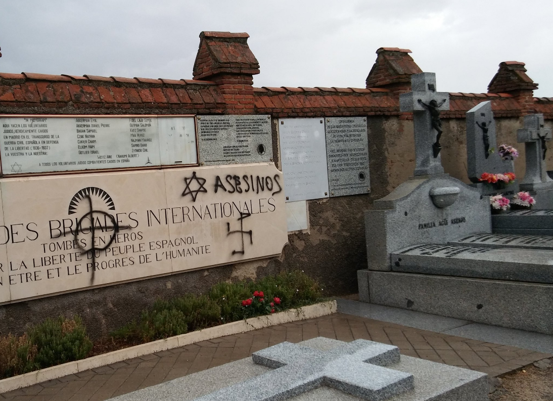 Alimañas nazi fascistas en Fuencarral