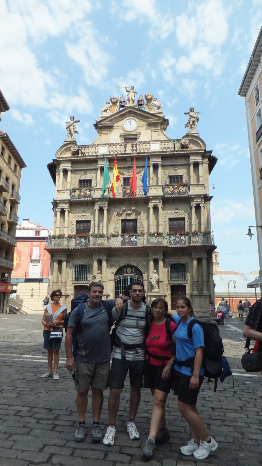 almuerzo llamada chica pequeña cerca de Pamplona almuerzo llamada chica pequeña cerca de Pamplona