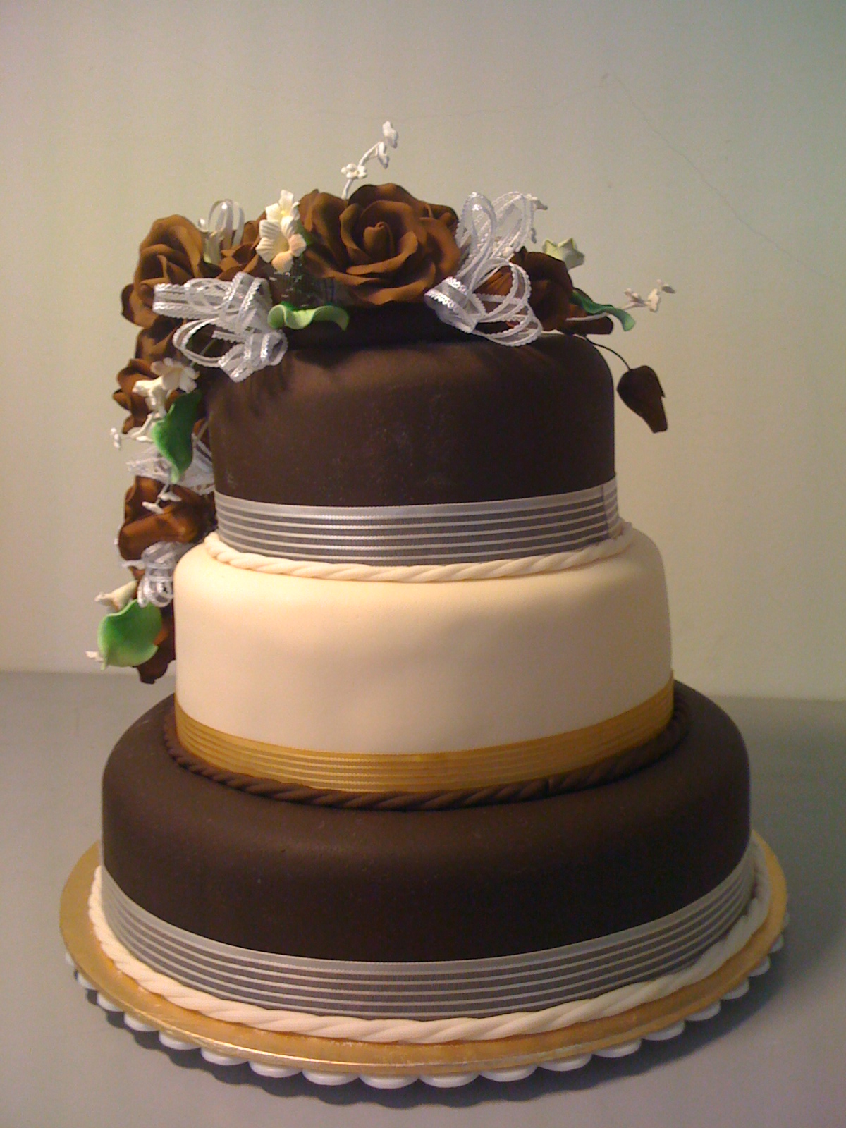 CAKE CUPBOARD Wedding cake 3 tier (brown and white) CAKE CUPBOARD Wedding cake 3 tier (brown and white)