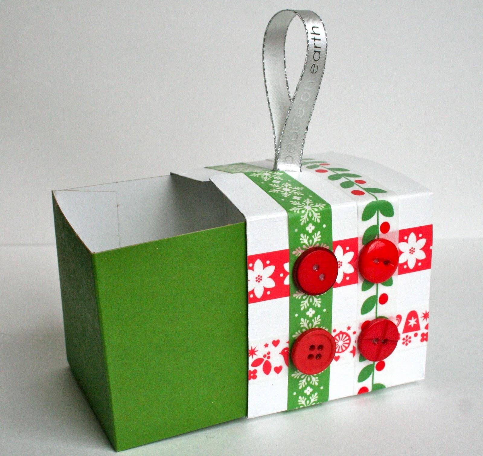 recycled gift box ornaments thanks to starbucks mod recycled gift box ornaments thanks to starbucks mod