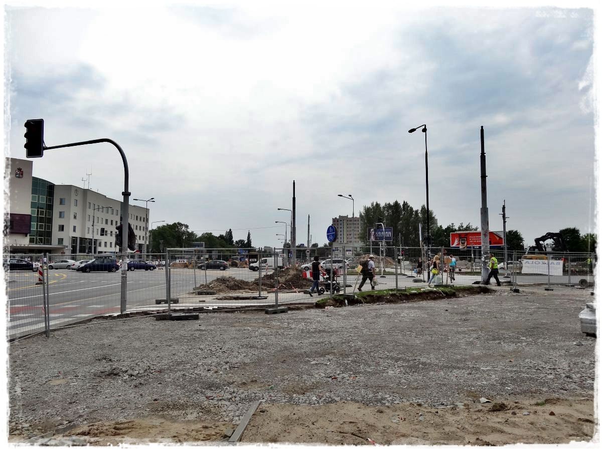 Budowa nowego torowiska na ulicy Powstańców Śląskich.