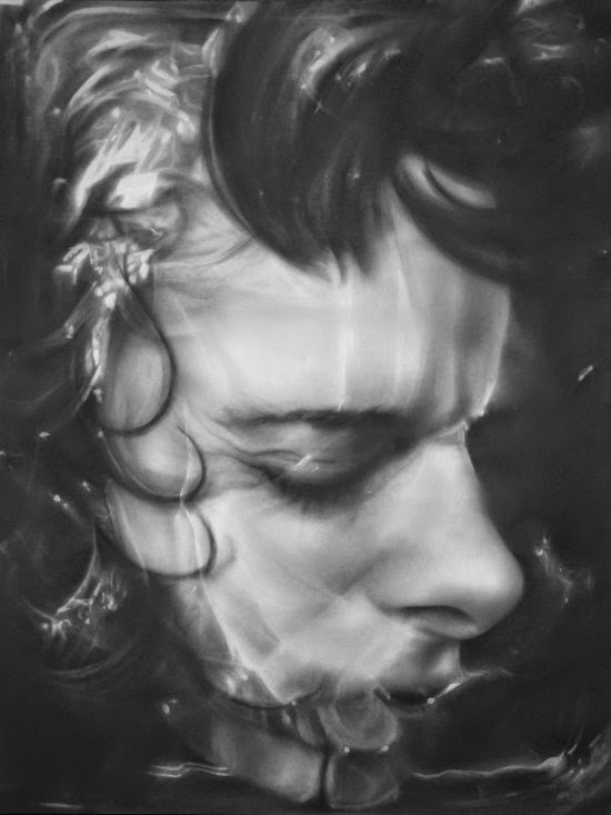 Os retratos hiper-realistas desenhados com grafite de Melissa Cooke Melissa Cooke pinturas ilustrações desenhos grafite hiper-realistas retratos autorretratos preto e branco