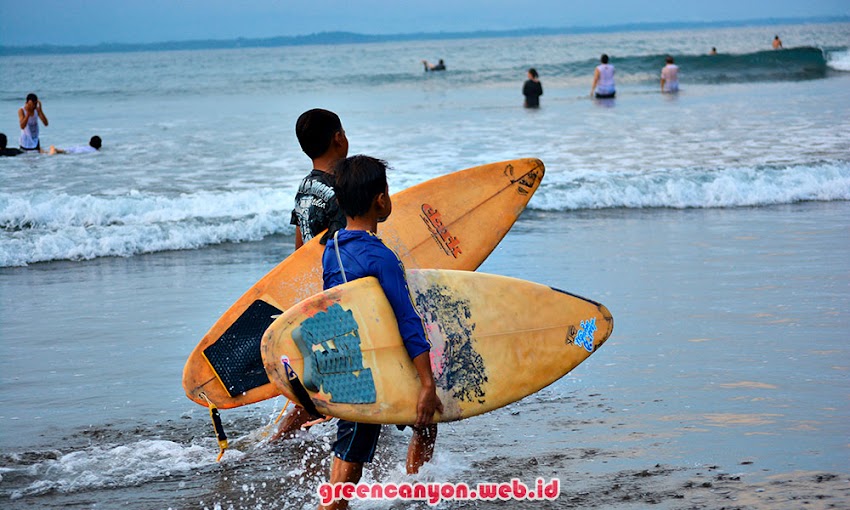 Kecil-kecil jago selancar