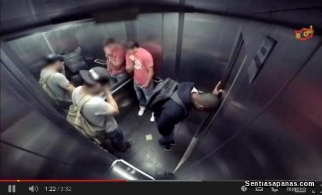 Video Prank Tercirit Dalam Lif Yang Sangat Lucu Prank-dalam-lif