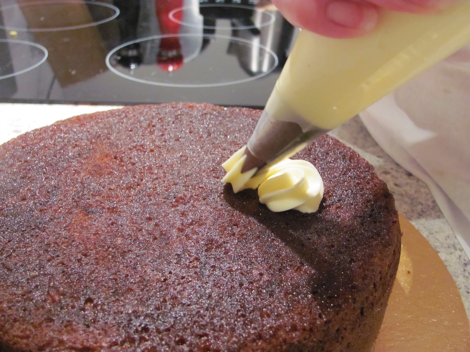 Mrs Cake How to Pipe Icing Roses