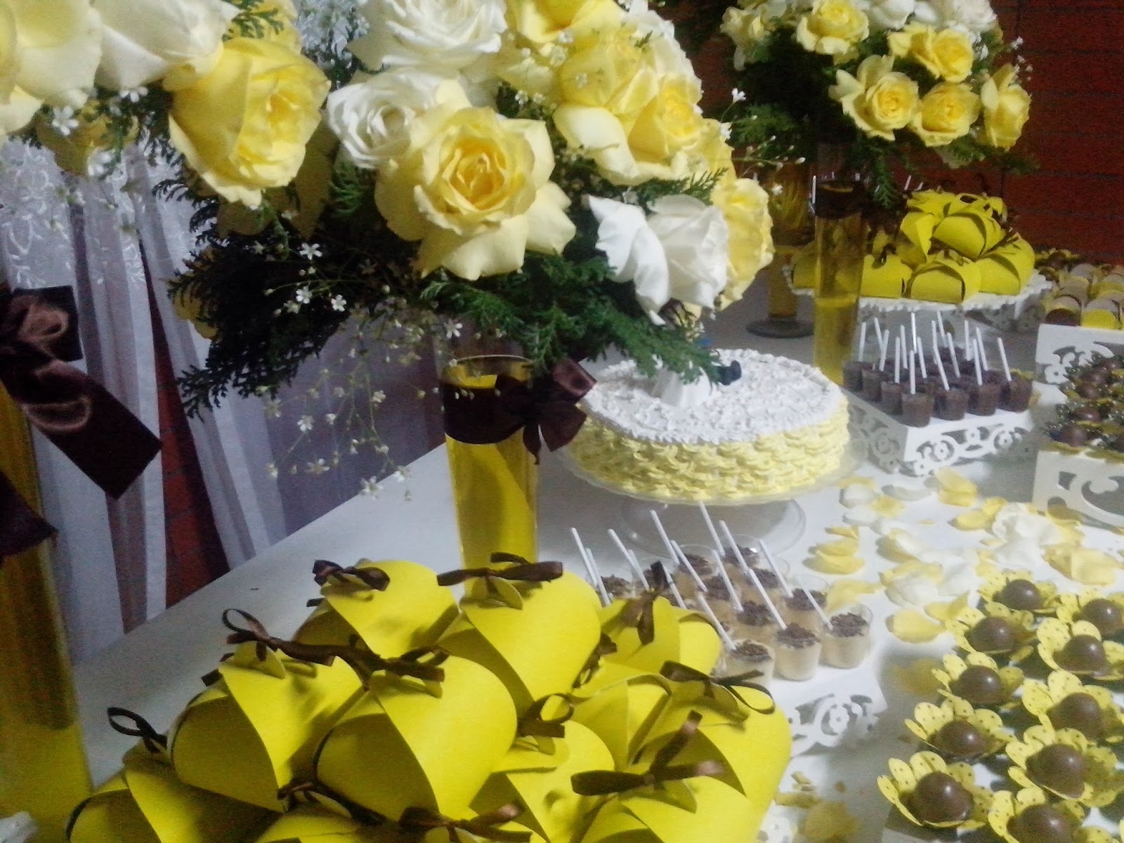 bem com o rosa, com o azul, e agora quem diria?!! Amarelo e marrom bem com o rosa, com o azul, e agora quem diria?!! Amarelo e marrom