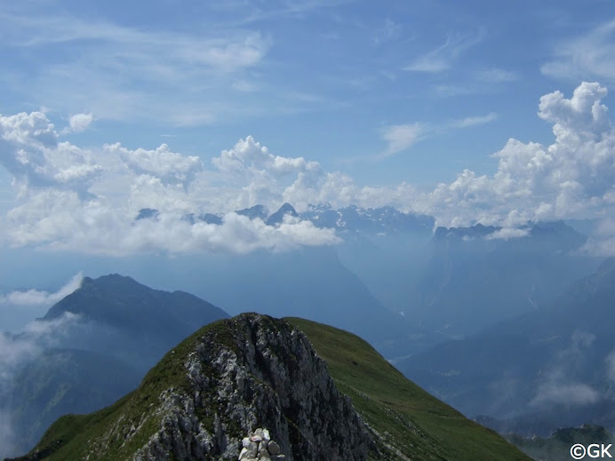 Imposantes Panorama der Dolomiten-Berggipfel