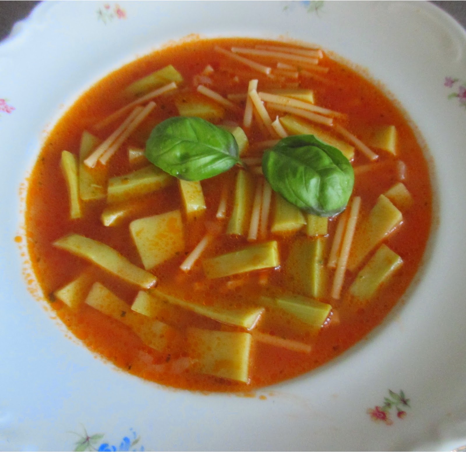 FORNELLI IN FIAMME SOUP OF "TRUMPET" ZUCCHINI WITH SPAGHETTI AND FRESH