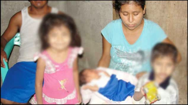 VIDEO: Mujer da a luz en el jardín de un hospital. Suspenden a personal del hospital.... Oaxaca+l