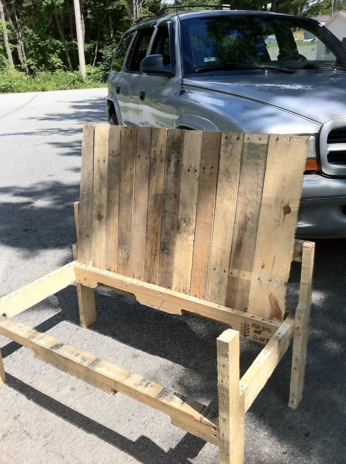 a cherry blossom kind of life: pallet bench