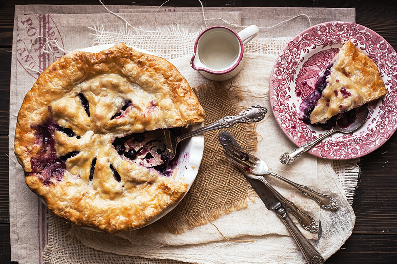 Blueberry Pie Dish & Plate
