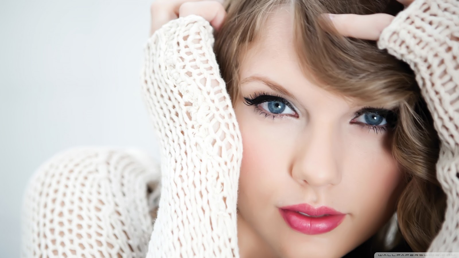 Taylor Swift Close Up Wallpaper