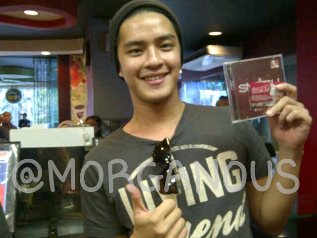 RIZKI APRILIA SARI =) BIODATA SMASH