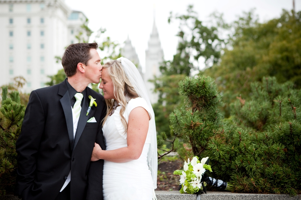 Nickell Photography Brady & Melissa Seal the Deal!