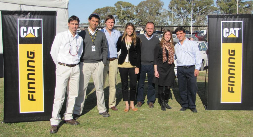 EL INFORMATORIO Finning reunió a clientes Caterpillar para brindar