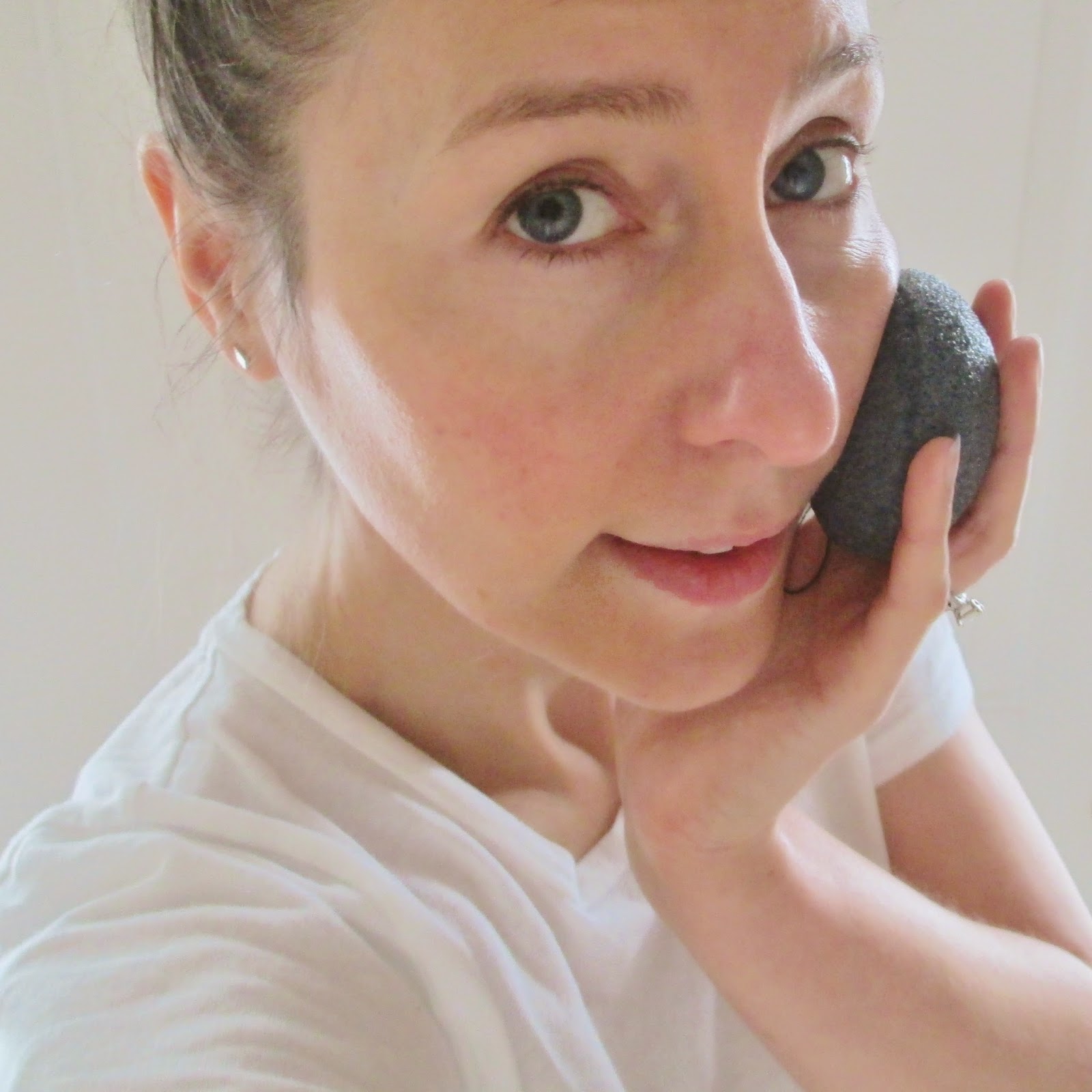 Rawdorable 100 Pure Charcoal Konjac Sponge is worth it