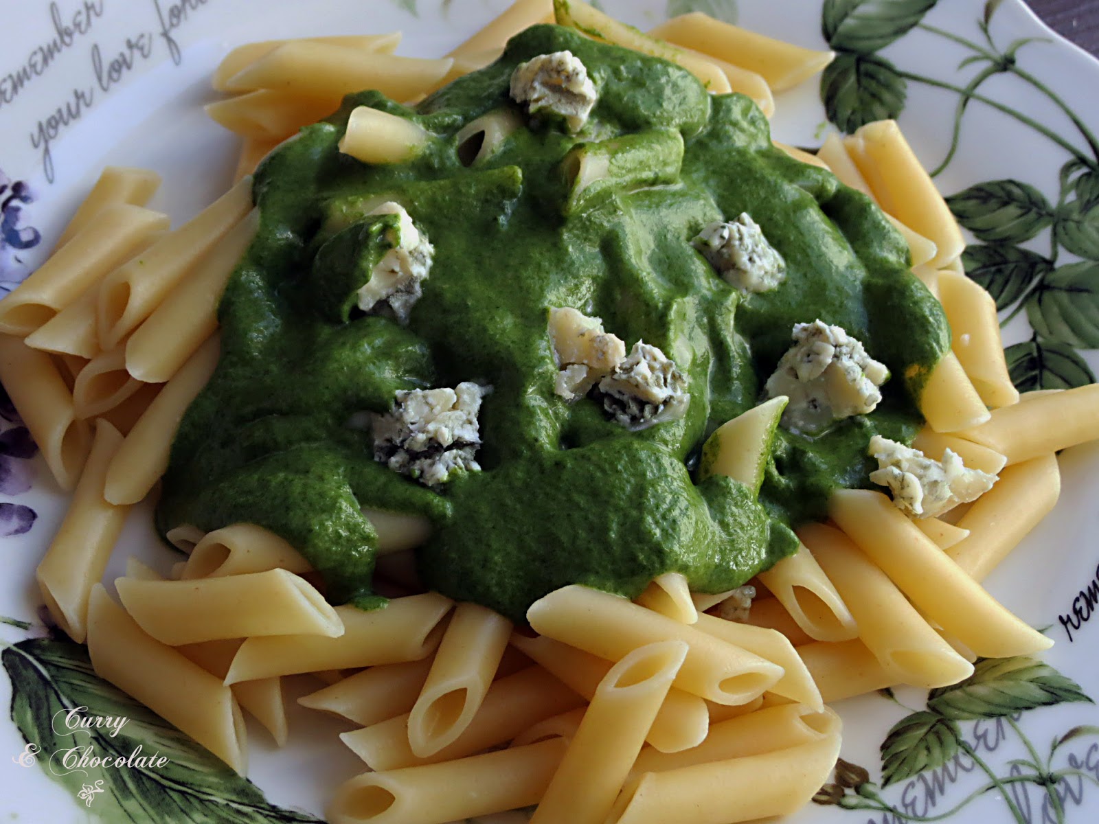 Pasta con crema de espinacas y queso gorgonzola – Pasta with spinach and gorgonzola cheese Pasta con crema de espinacas y queso gorgonzola – Pasta with spinach and gorgonzola cheese
