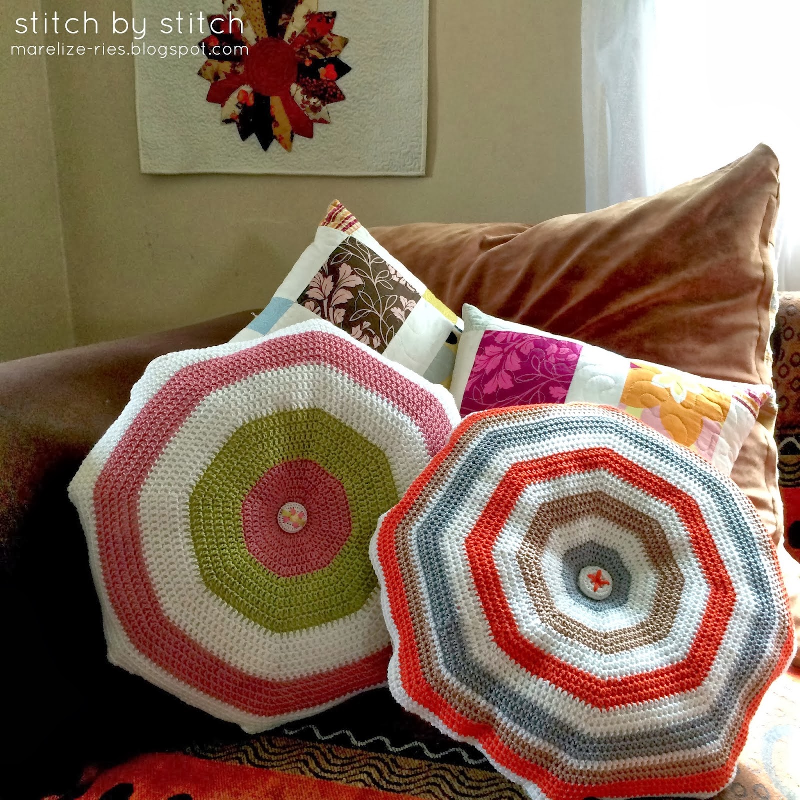 http://marelize-ries.blogspot.com/2014/03/simple-crochet-cushion-tutorial.html