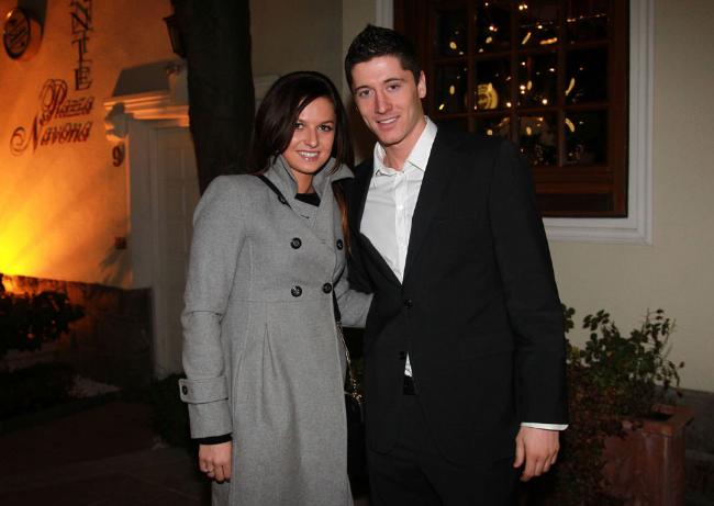 Barcelona Wallpaper 2012: Robert Lewandowski with His Girlfriend Photos 2012