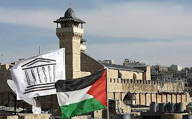 Bandeira palestina tremula diante da sede da Unesco