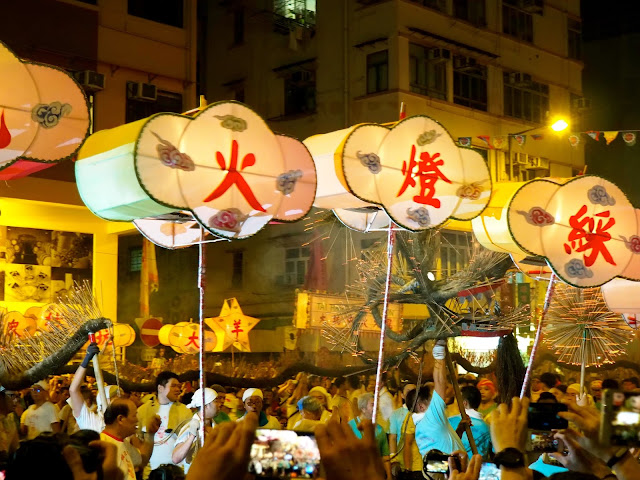 Lanterns & the incense fire dragon | Tai Hang Fire Dragon Dance during Hong Kong Mid-Autumn Festival
