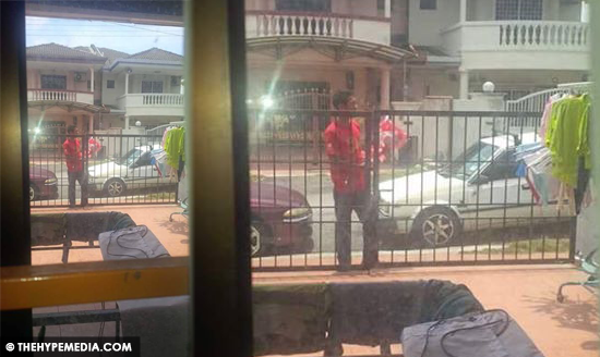AWAS! JANGAN TERPERDAYA DENGAN LELAKI HANTAR SEJAMBAK BUNGA KE RUMAH ANDA